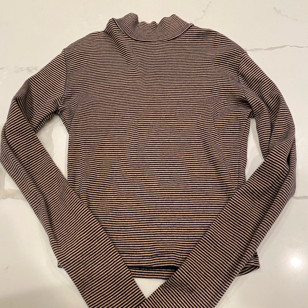 Brandy Melville turtleneck long sleeve brown and black top one size